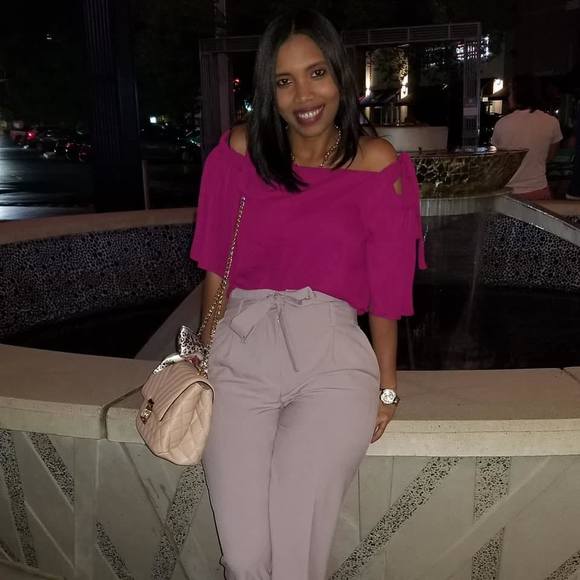 Profile Picture of Lorayne Trail (@lorayne1993) on Poshmark