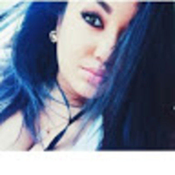 Profile Picture of Lisa Thi (@lisatle555) on Poshmark