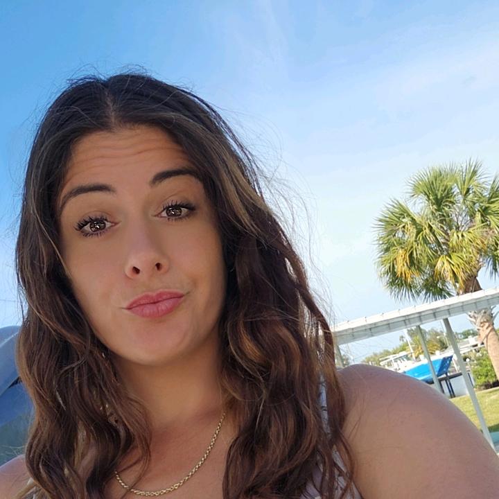 Profile Picture of Julie (@julie_j_85) on Tiktok