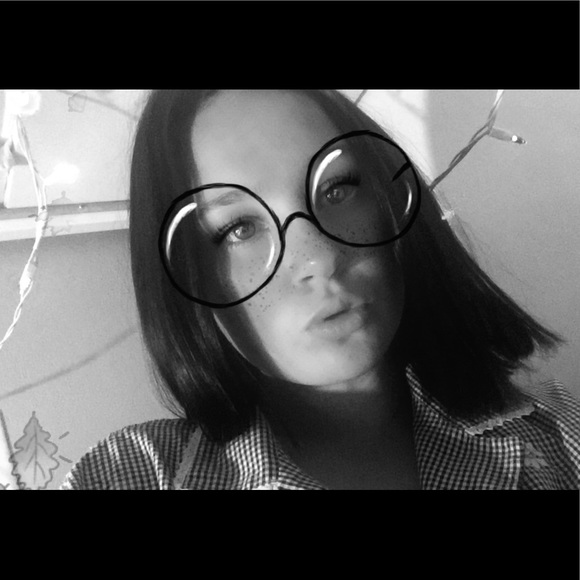 Profile Picture of Katelyn Allessio (@katelynallessio) on Poshmark