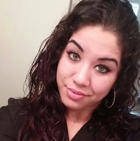 Profile Picture of Leilani Jesshope (@ljesshope) on Poshmark