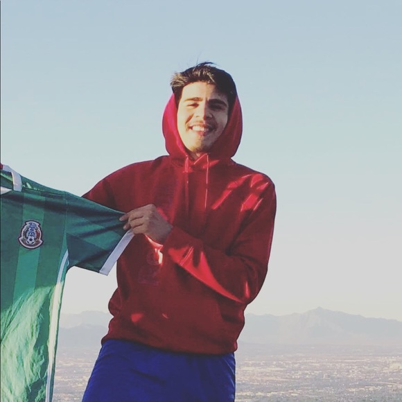 Profile Picture of Jonathan Moreno (@jonathanmore347) on Poshmark