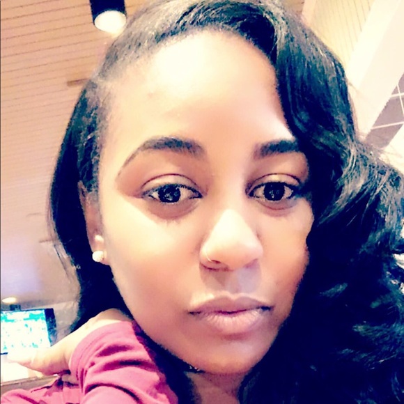 Profile Picture of Janai Minyard (@janaiolivia) on Poshmark