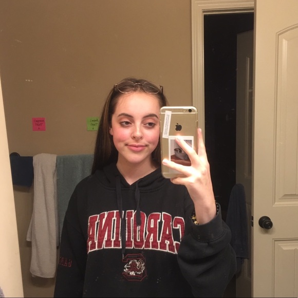 Profile Picture of Morgan Staudt (@morgannxelise) on Poshmark