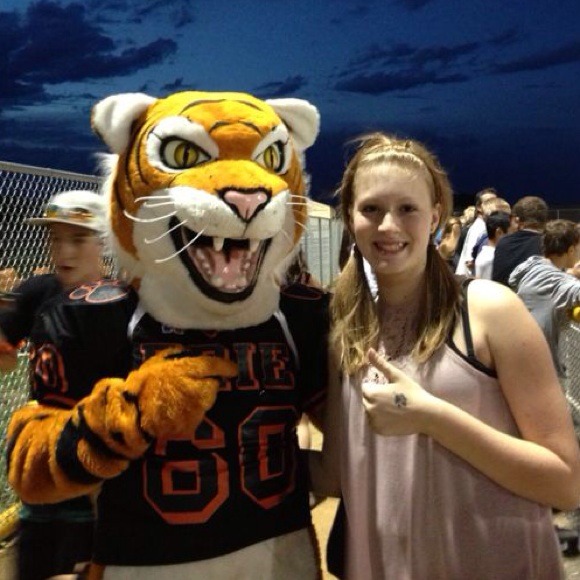 Profile Picture of Kaela Williams (@livelove22) on Poshmark