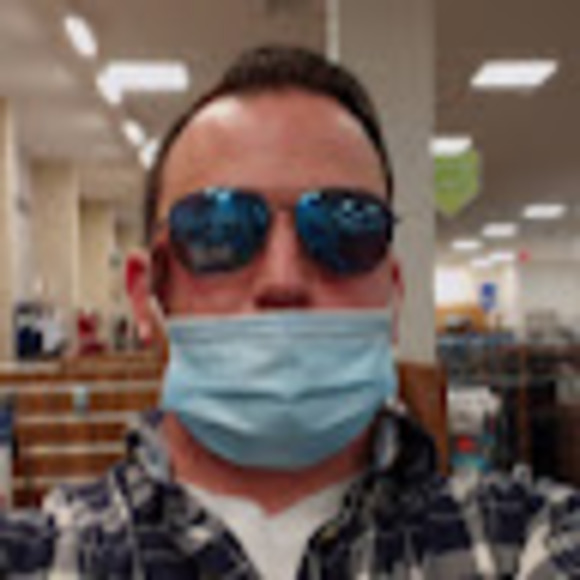 Profile Picture of Michael Iarocci (@mikeyiarocci3) on Poshmark