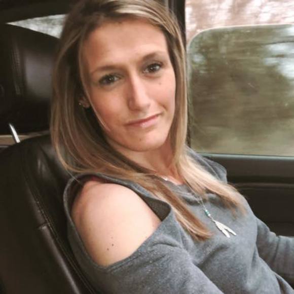 Profile Picture of Amy Hull (@aamymccarty) on Poshmark