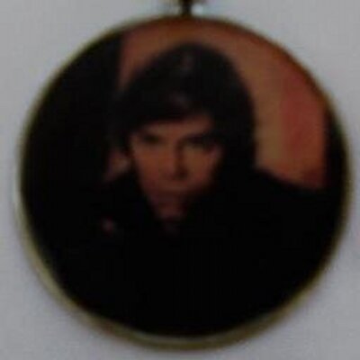 Julie - Twitter Profile Picture of Julie (@red5necklace) on Twitter