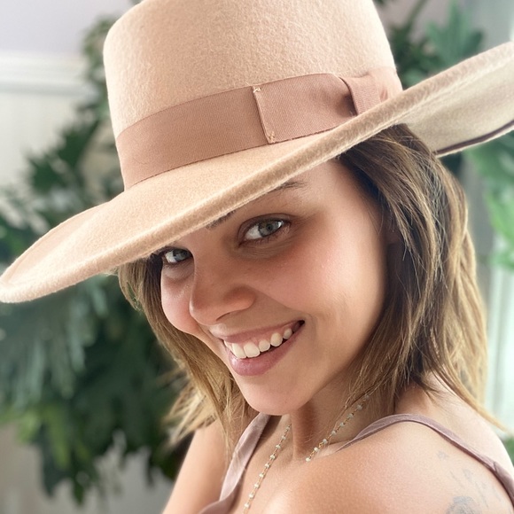 Profile Picture of Renee Dreshaj (@renben09) on Poshmark