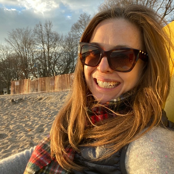 Profile Picture of Julia Summers (@juliaksummers) on Poshmark