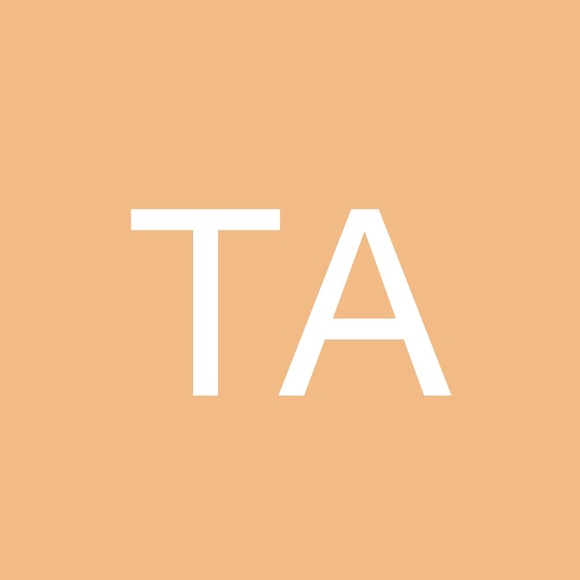 Profile Picture of Taylor Ashland (@tashland) on Poshmark