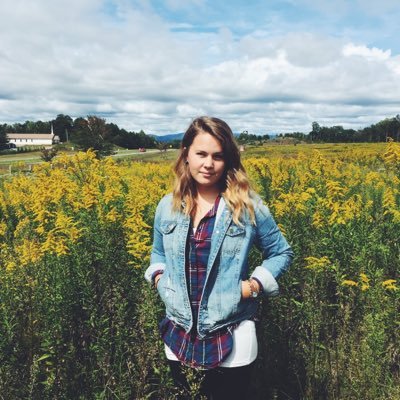 Profile Picture of Lindsey Holcombe (@Lindsey4896) on Twitter