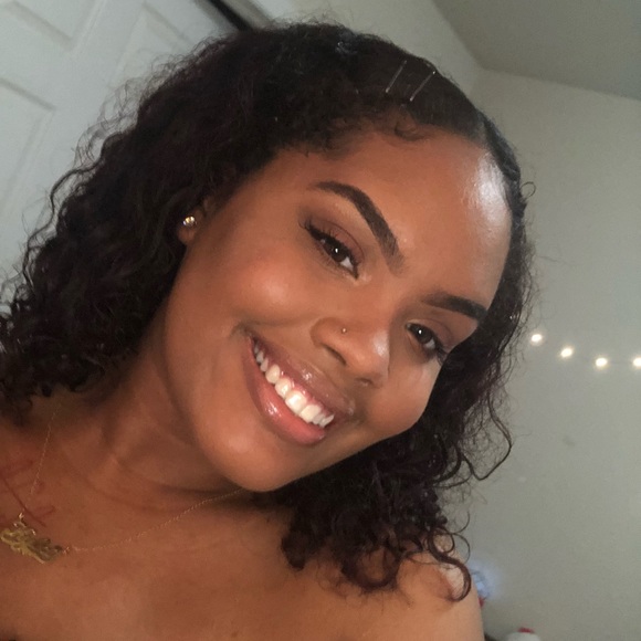 Profile Picture of Kyla Blackenberry (@kblackenberry) on Poshmark