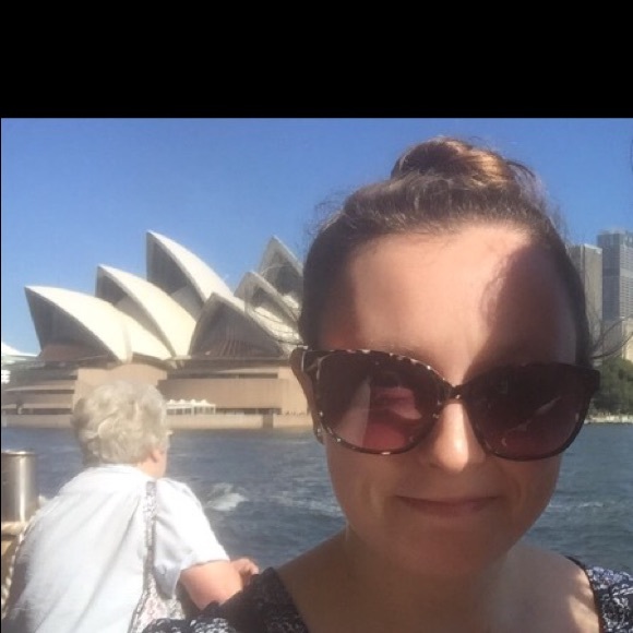 Profile Picture of Julia Wolffd (@jwolffe) on Poshmark