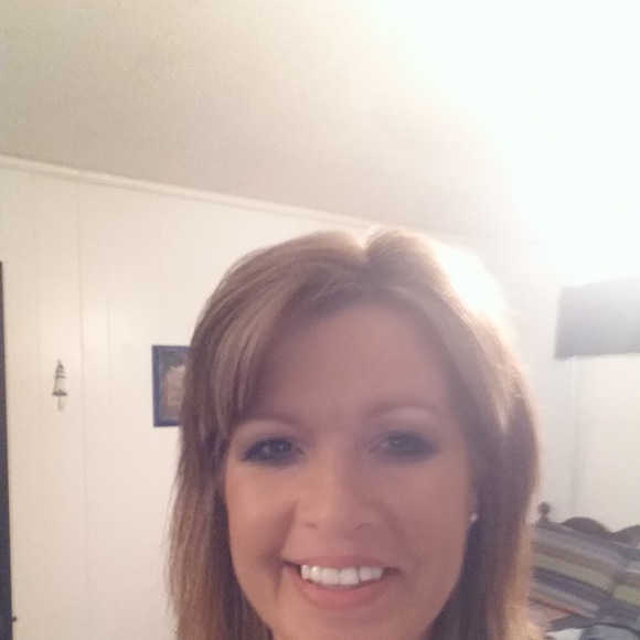 Profile Picture of Andree Ray (@andreeray3) on Poshmark