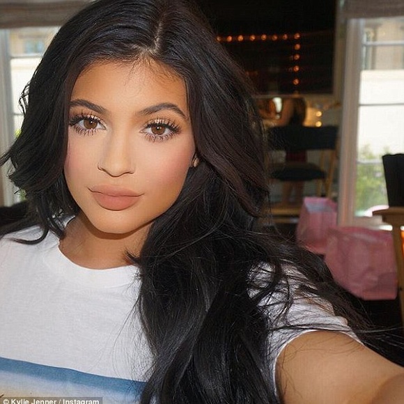 Profile Picture of Samantha Vanerem (@sam_vanerem15) on Poshmark