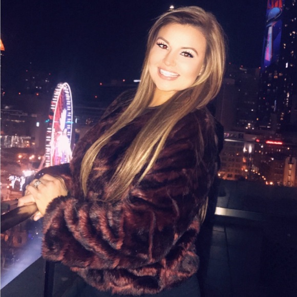 Profile Picture of Morgan Holnaider (@monogrammorgan) on Poshmark