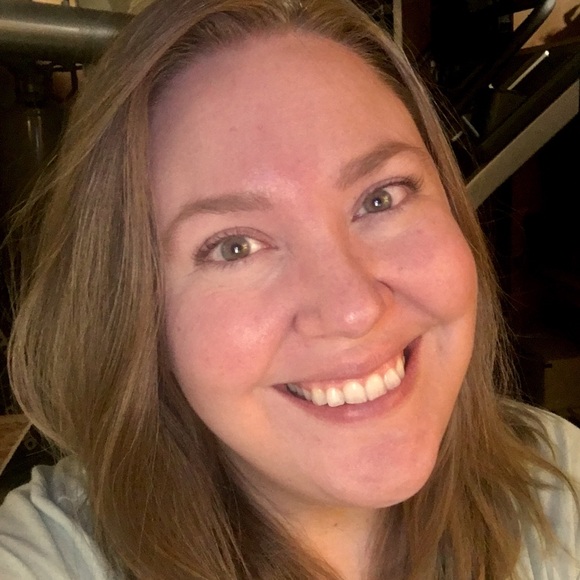 Profile Picture of Sarah Bernsdorff (@nourgelitnius) on Poshmark