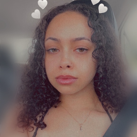 Profile Picture of Jessica Boone (@mixxedbeauttie) on Poshmark