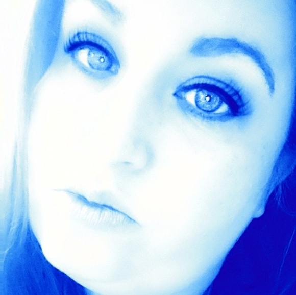 Profile Picture of Cassandra Buskill (@cbuskill) on Poshmark