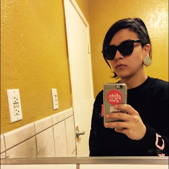 Profile Picture of Cristal Perez (@xtalxtalxtal) on Poshmark