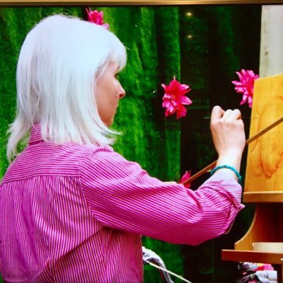 Profile Picture of Robin-Lee Hall (@RealRobinLee) on Twitter