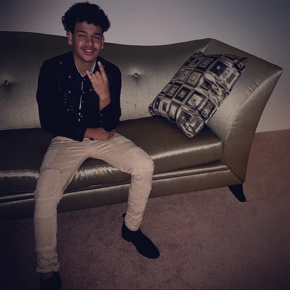 Profile Picture of Gian Rivera (@showtimegian) on Poshmark