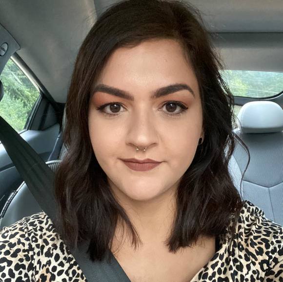 Profile Picture of Julia Bueno (@juliabueno669) on Poshmark