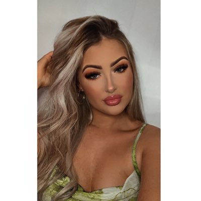 Profile Picture of L V D (@LoouiseDavidson) on Twitter