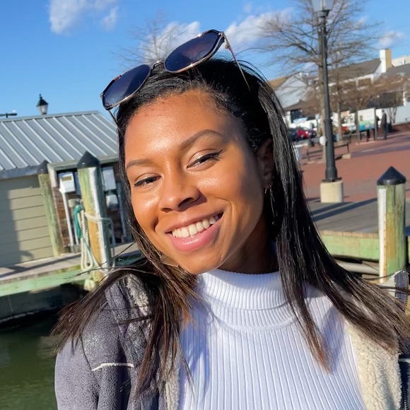 Profile Picture of Alexandra Hargrett (@alexhargrett) on Poshmark