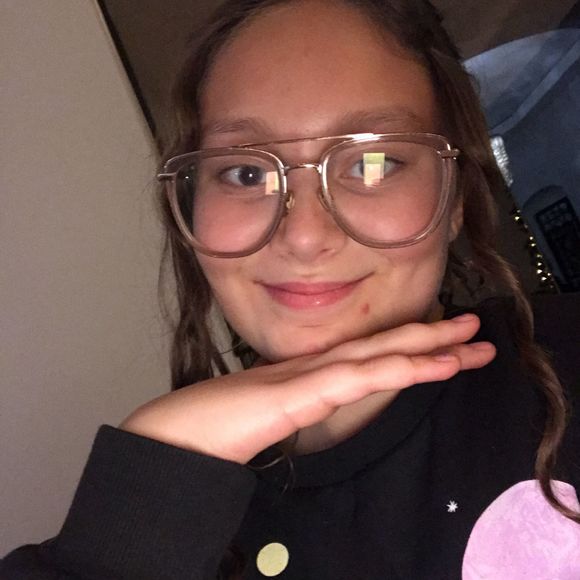 Profile Picture of Emily Golnik (@emilygolnik) on Poshmark