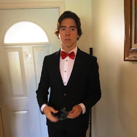 Profile Picture of Brandon Cayen (@brandonbccayen) on Poshmark