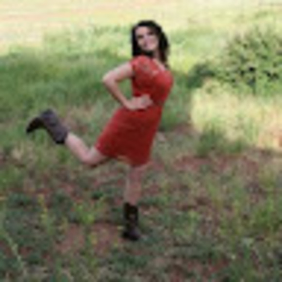 Profile Picture of Alisha Fording (@alishanas) on Poshmark