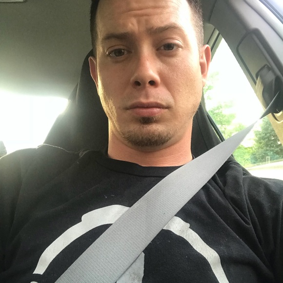 Profile Picture of Dan Bordenaro (@bordenaro92) on Poshmark