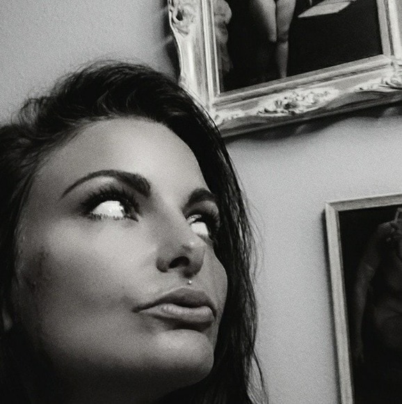 Profile Picture of Brandi Chulufas (@librabrandi) on Poshmark