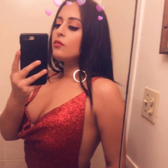 Profile Picture of Zelene Hdz (@brendaurista7) on Poshmark