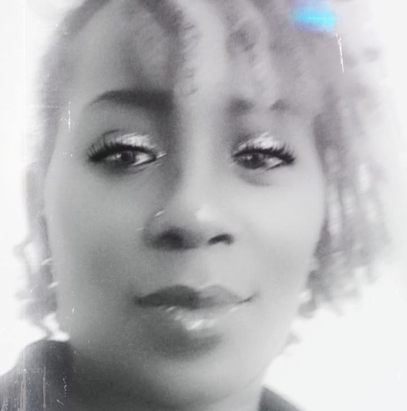 Profile Picture of Danielle Pettis (@yalaintready) on Poshmark