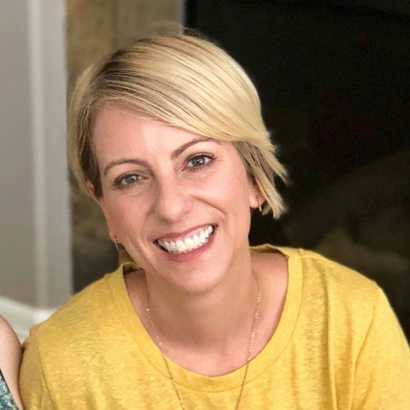 Profile Picture of Hadley Pinnow (@hpinnow) on Poshmark