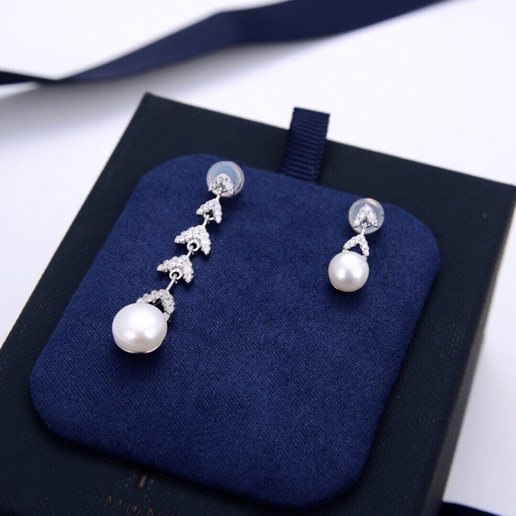 Profile Picture of Aoni Zecri (@zecri9116) on Poshmark