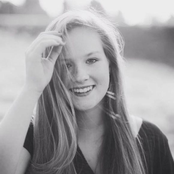 Profile Picture of Aoife Hughes (@athughes15) on Poshmark