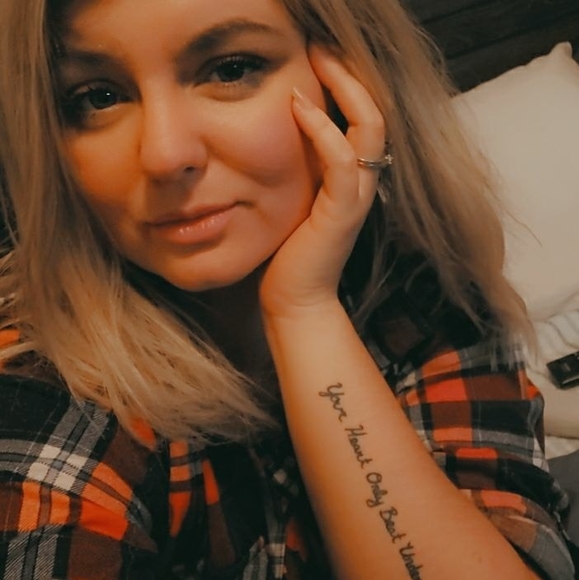 Profile Picture of Tiffany Pullins (@tiffany_pullins) on Poshmark