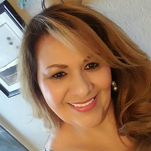 Profile Picture of Sylvia Rios (@strios) on Poshmark