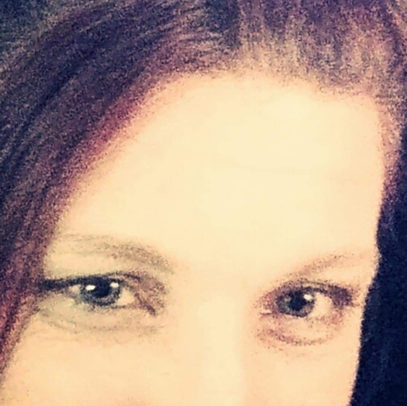 Profile Picture of Natalie Schmoller (@sunshine440) on Poshmark
