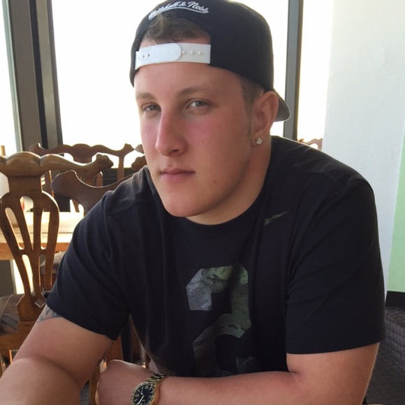 Profile Picture of Joshua Fehrenbach (@pigjosh31) on Poshmark