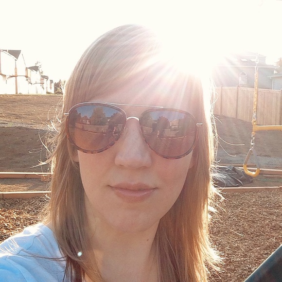 Profile Picture of Amy Jaeger (@amymjaeger) on Poshmark