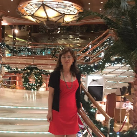 Profile Picture of Xin hong Qi (@xinhongqyy) on Poshmark