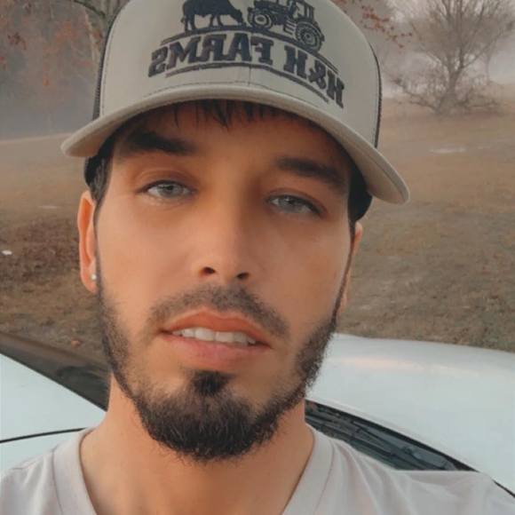 Profile Picture of Caleb Holloway (@cbhcbh9125) on Poshmark