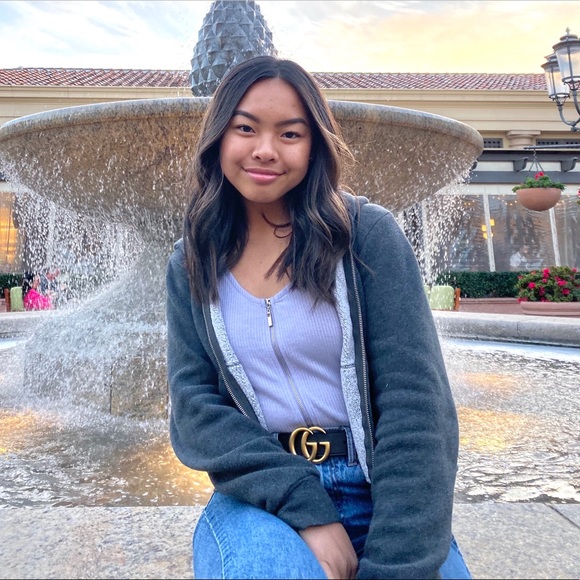 Profile Picture of Bronwynn Buakong (@bron2wynn) on Poshmark