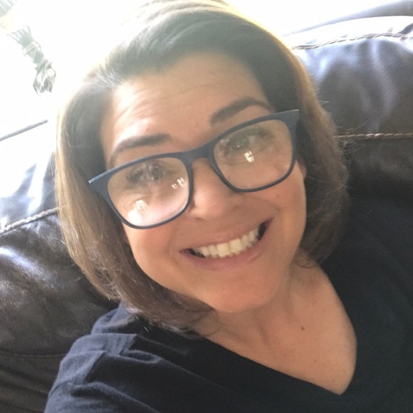 Profile Picture of Deana Stockinger (@deana4223) on Poshmark