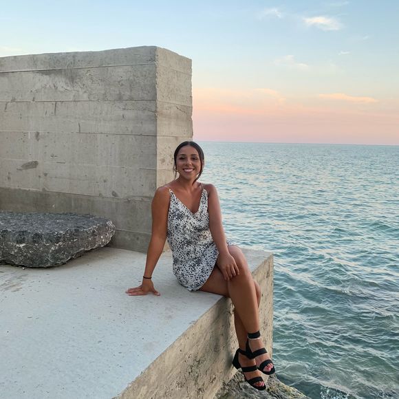 Profile Picture of Anouk Lauzon (@anouklauzon) on Poshmark